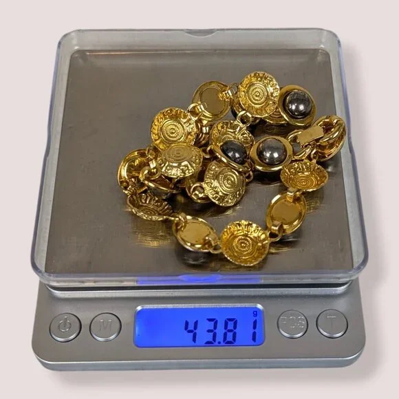 V. Round Gold Tone Link Necklace - Picture 5 of 5